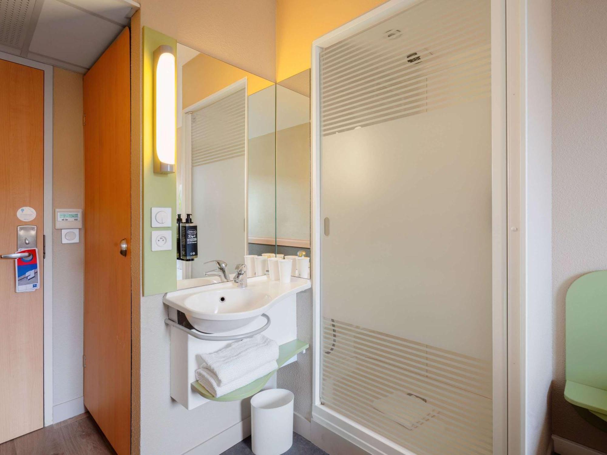 Ibis Budget Manosque Cadarache Exterior photo