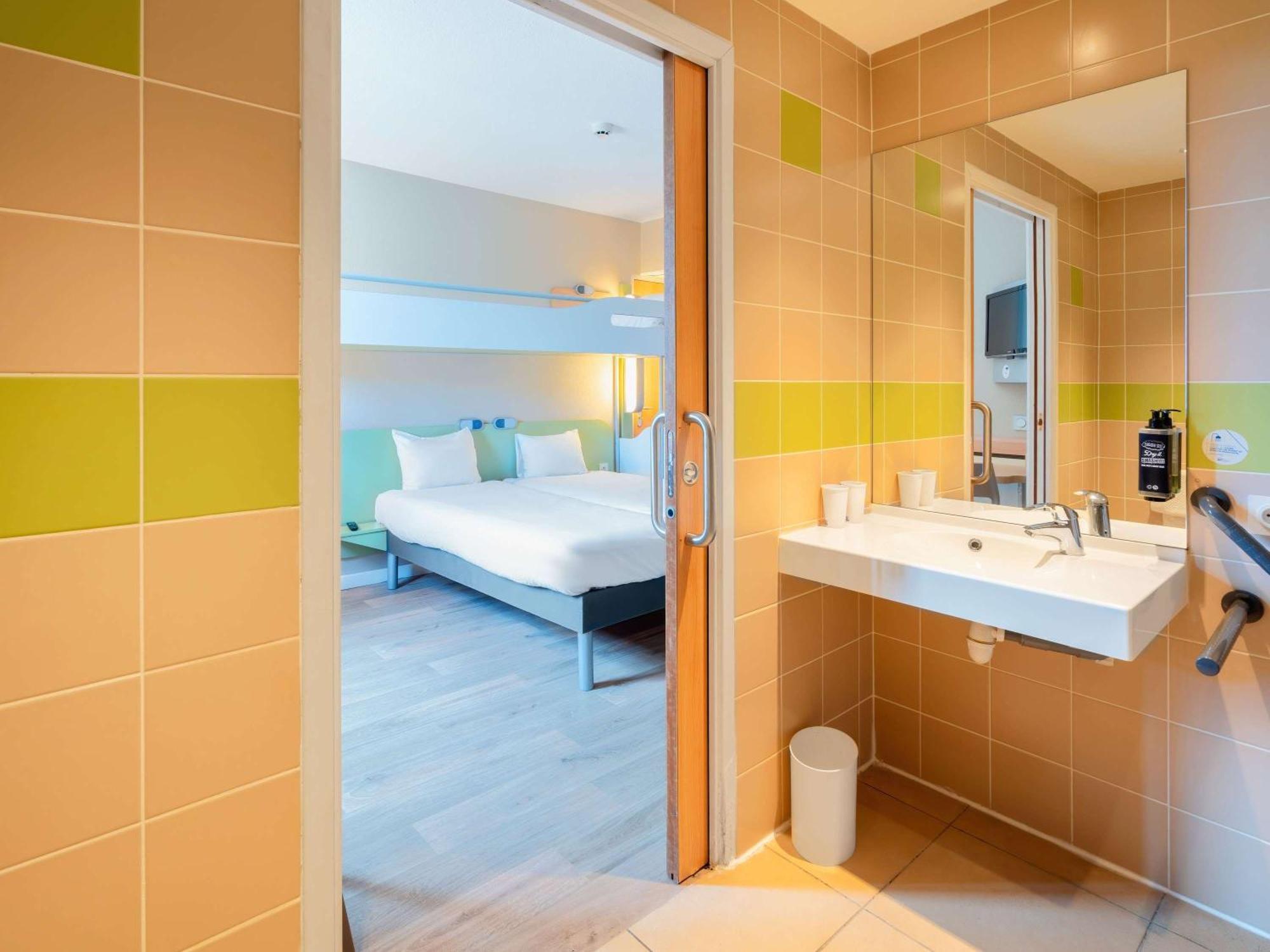 Ibis Budget Manosque Cadarache Exterior photo