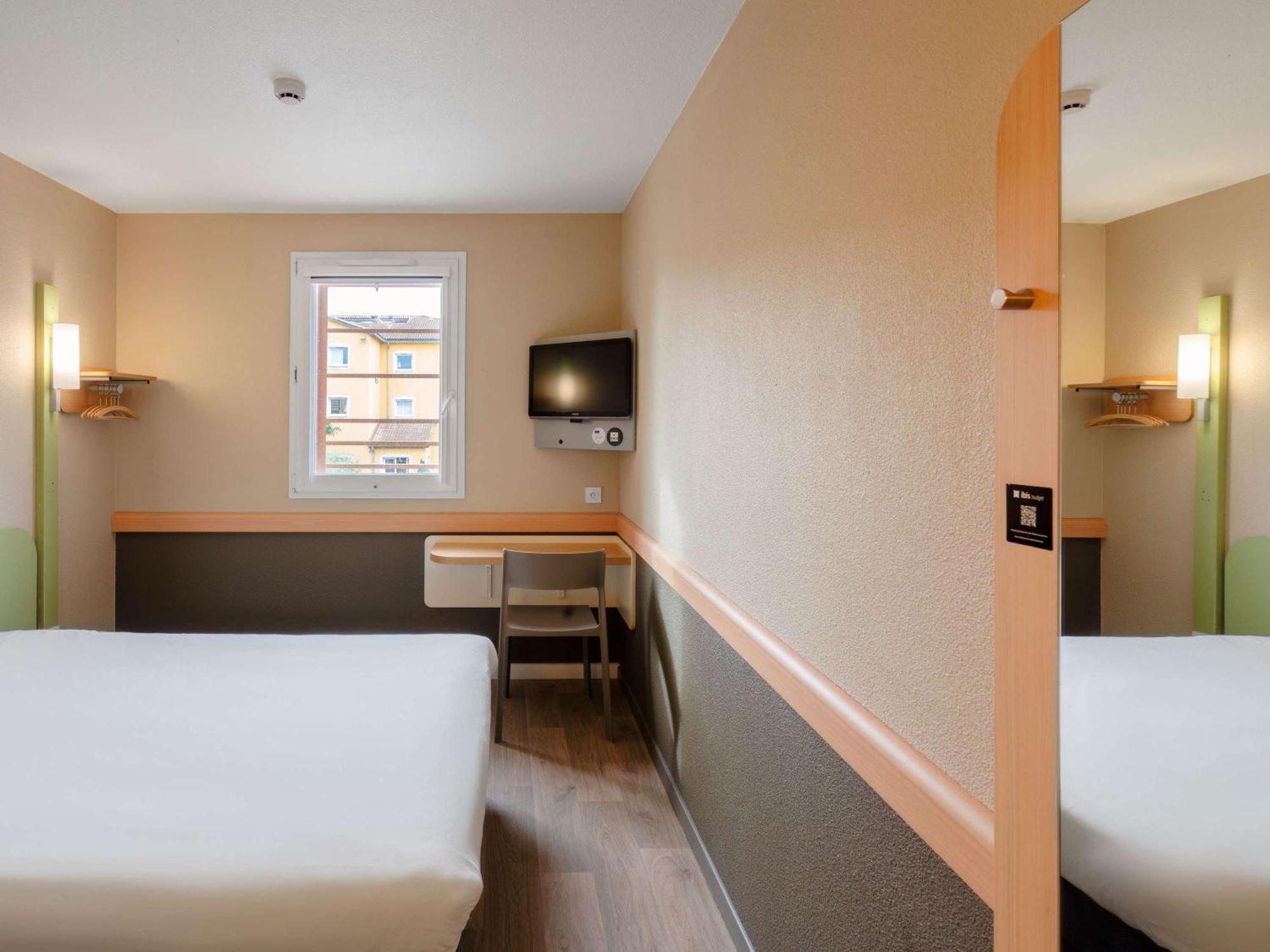 Ibis Budget Manosque Cadarache Exterior photo