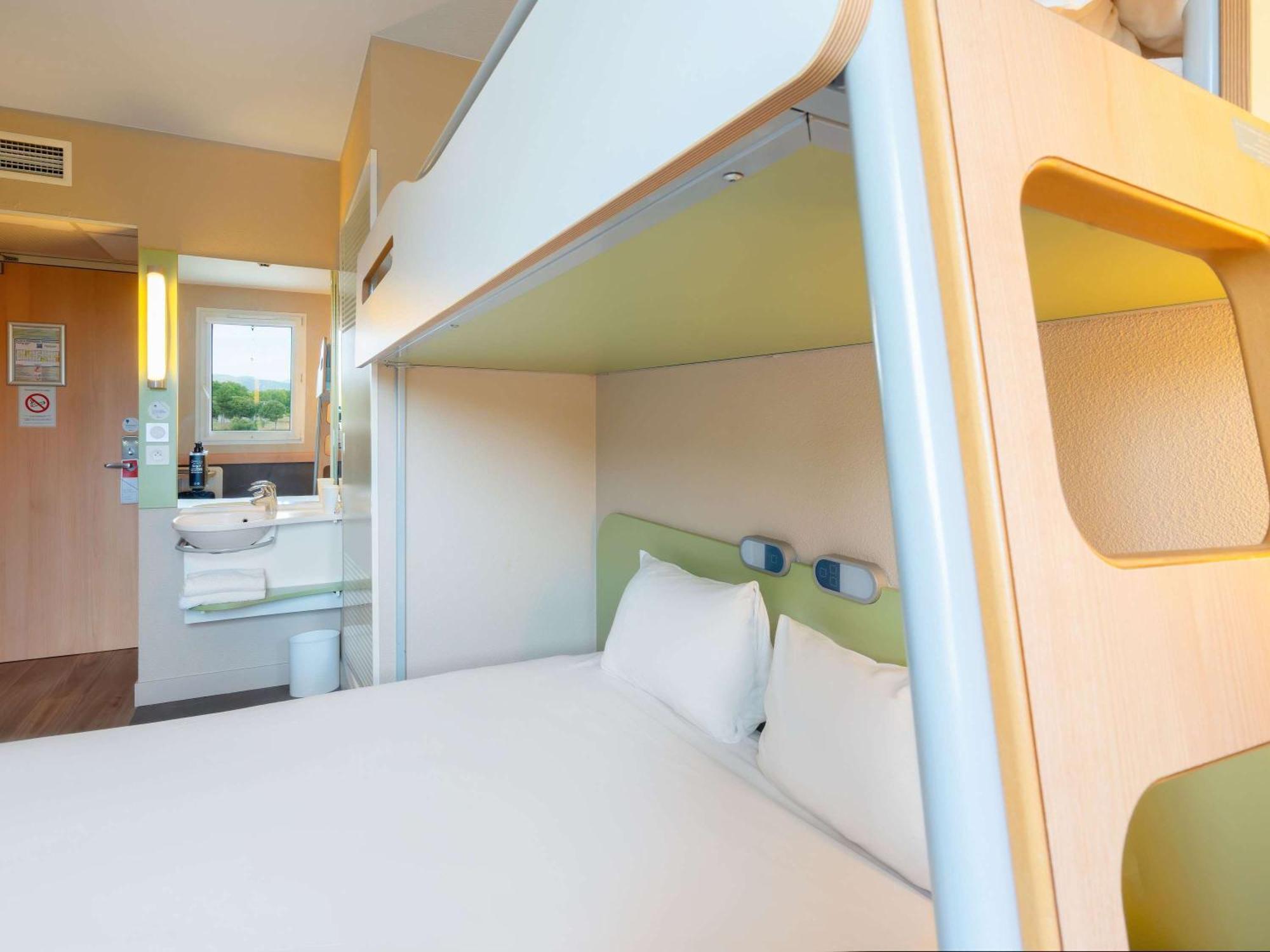 Ibis Budget Manosque Cadarache Exterior photo