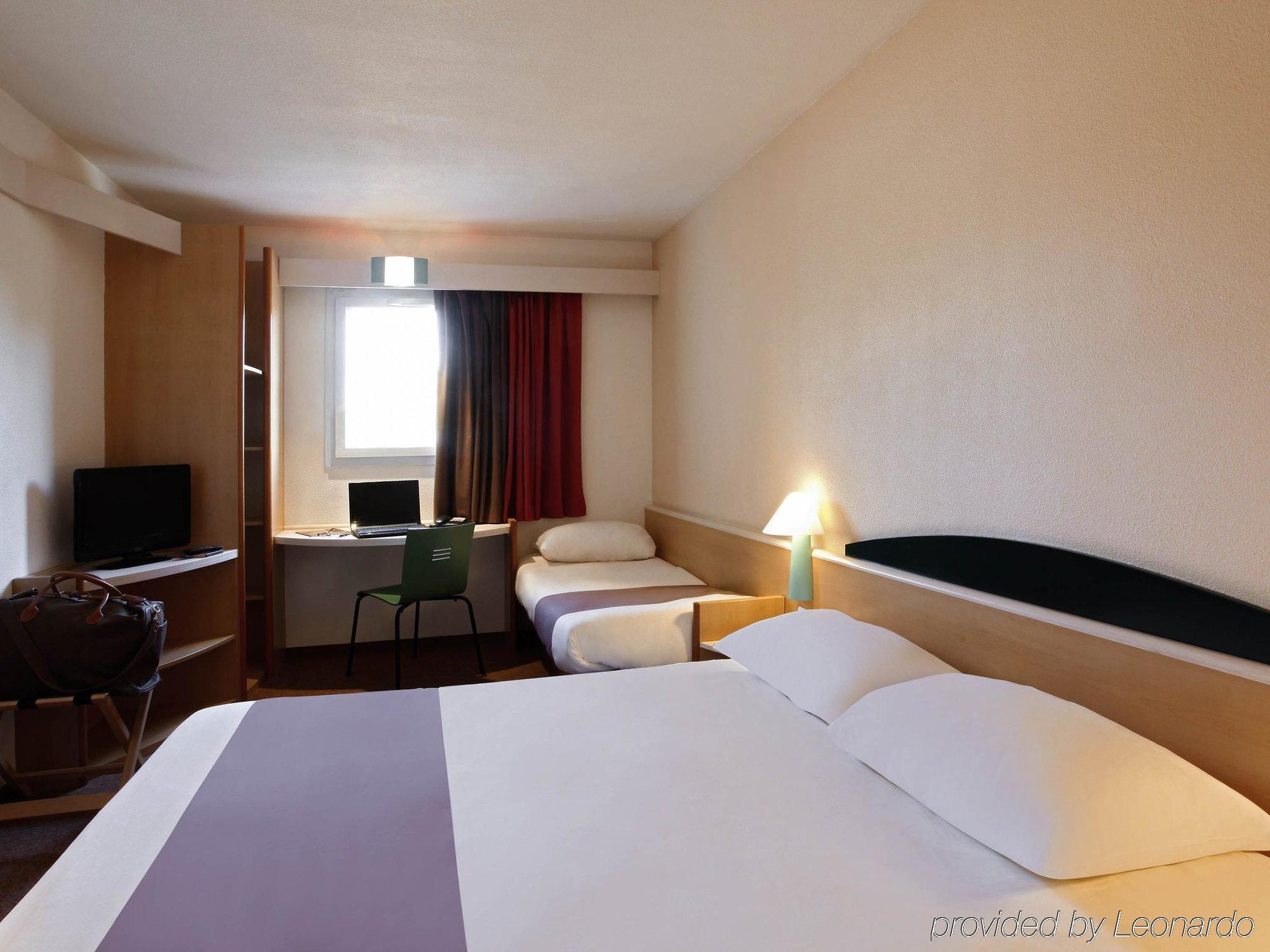 Ibis Budget Manosque Cadarache Exterior photo
